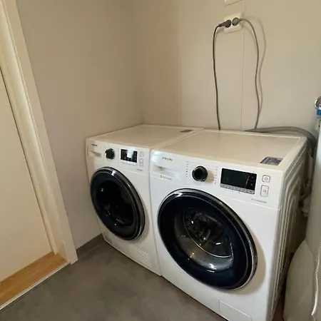 House With 5 Bedrooms, 2 Bathrooms, Available For Ons וילה *