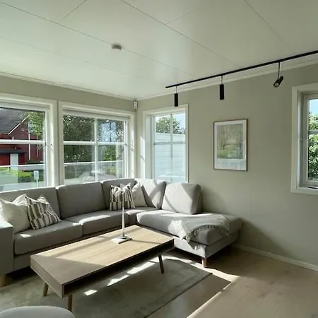 House With 5 Bedrooms, 2 Bathrooms, Available For Ons Вилла Ставангер