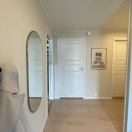 House With 5 Bedrooms, 2 Bathrooms, Available For Ons סטוונגר