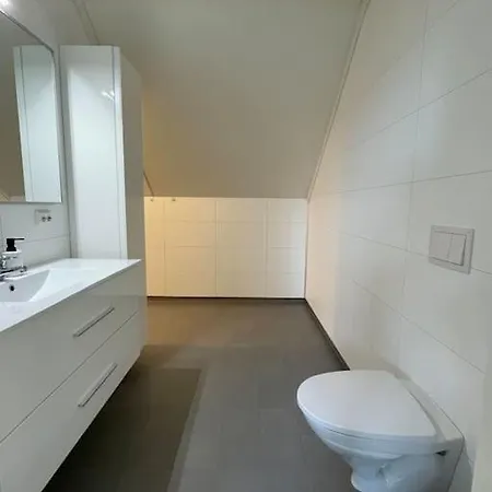House With 5 Bedrooms, 2 Bathrooms, Available For Ons * סטוונגר